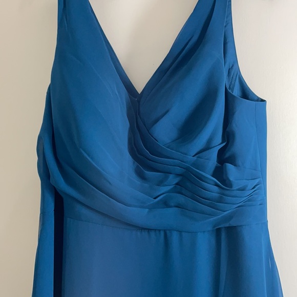 Gown - Picture 2 of 6